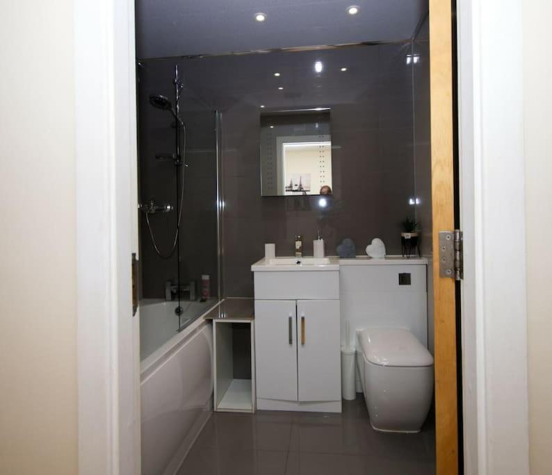 Alluring 2 Bedroom Leeds City Centre Apartment- Self Check-In,Balconied Apartment Exterior foto